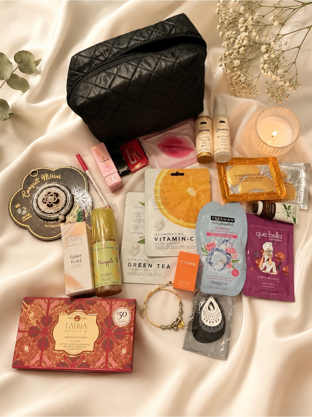 Cosmetics bag with 20 beauty items